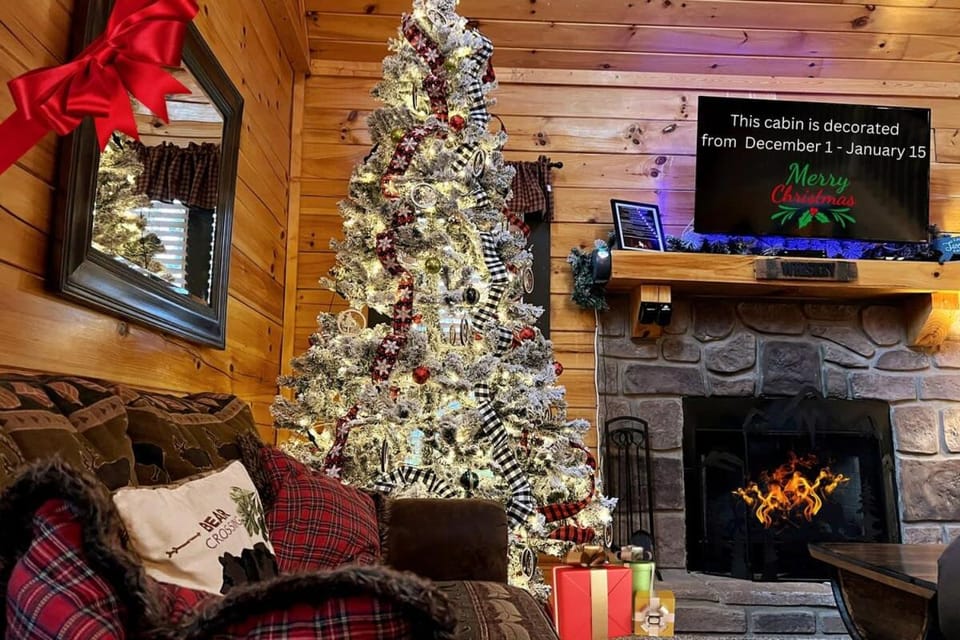 Ryes and Shine Bootlegger's Cabin! Hot Tub* Pool* Arcade* Billiards *EV * Pet Friendly Cabin in Sevierville