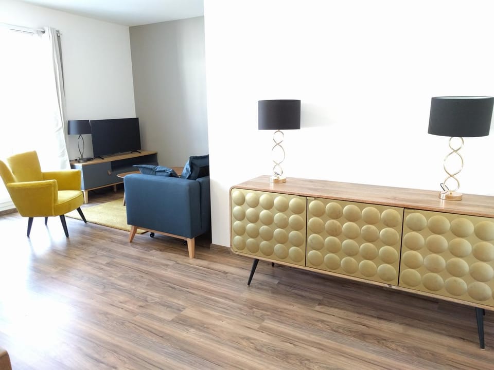 TV and multimedia, Seating area