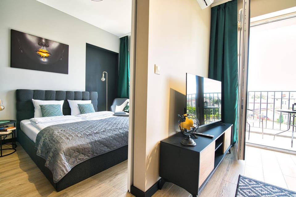 Bed, Living room, Photo of the whole room, Bedroom
