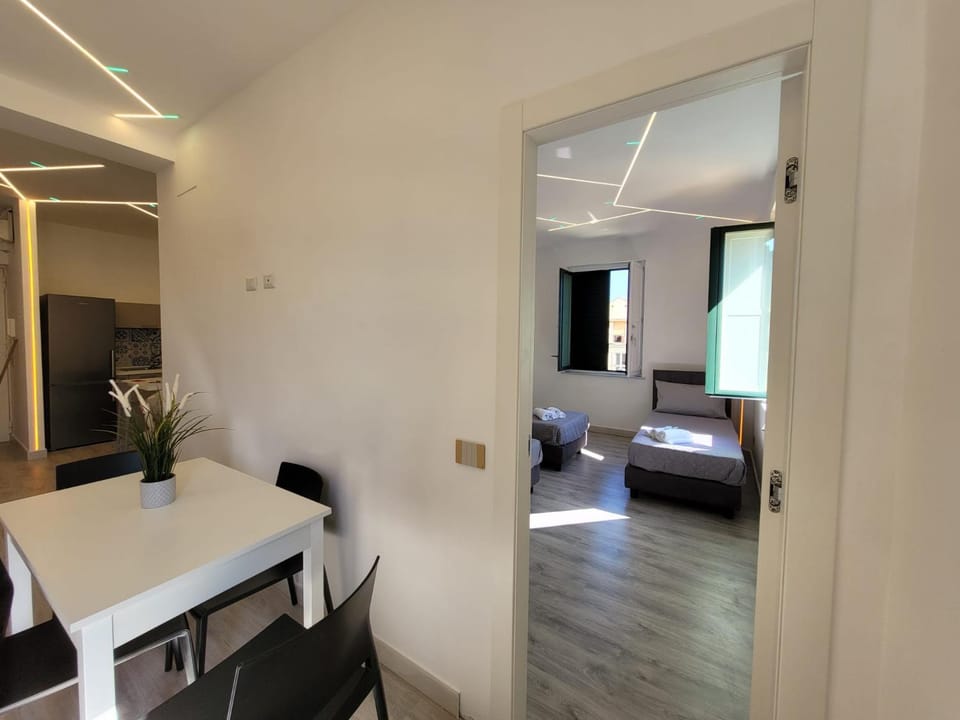 TV and multimedia, Living room, Photo of the whole room, Seating area, Dining area