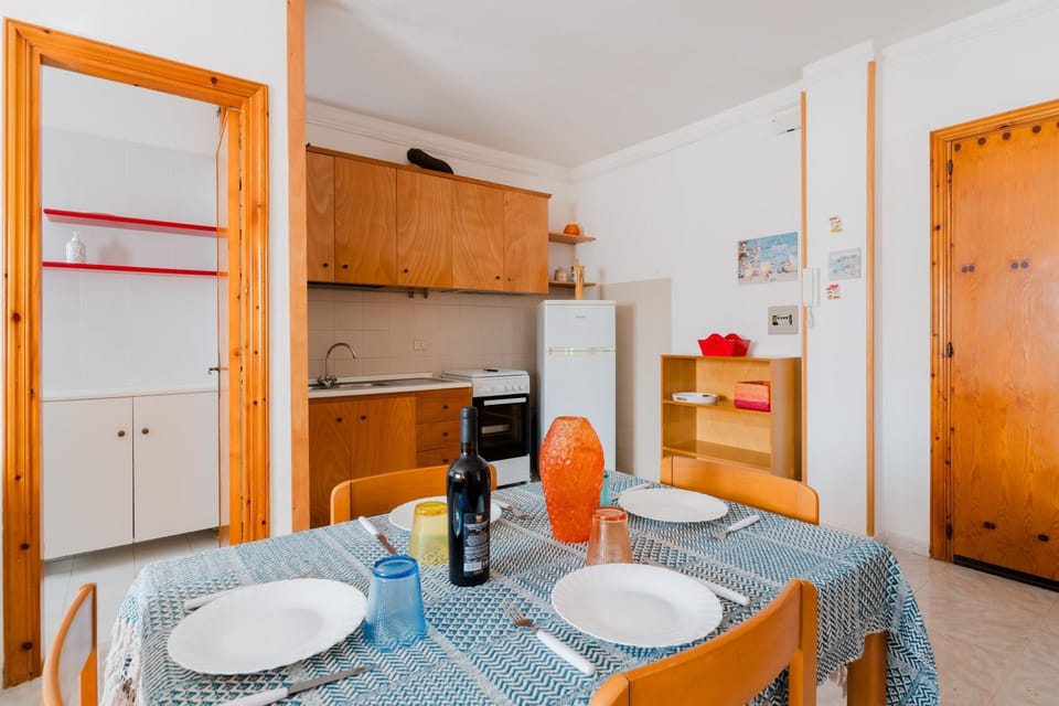 Property building, Kitchen or kitchenette, Living room