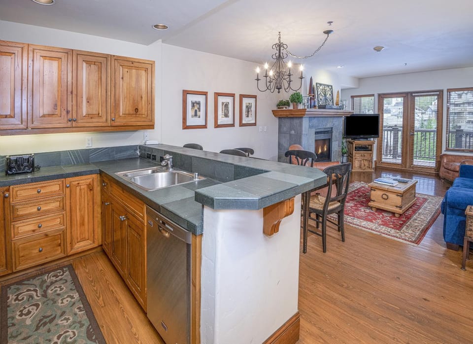 Kitchen or kitchenette, Living room