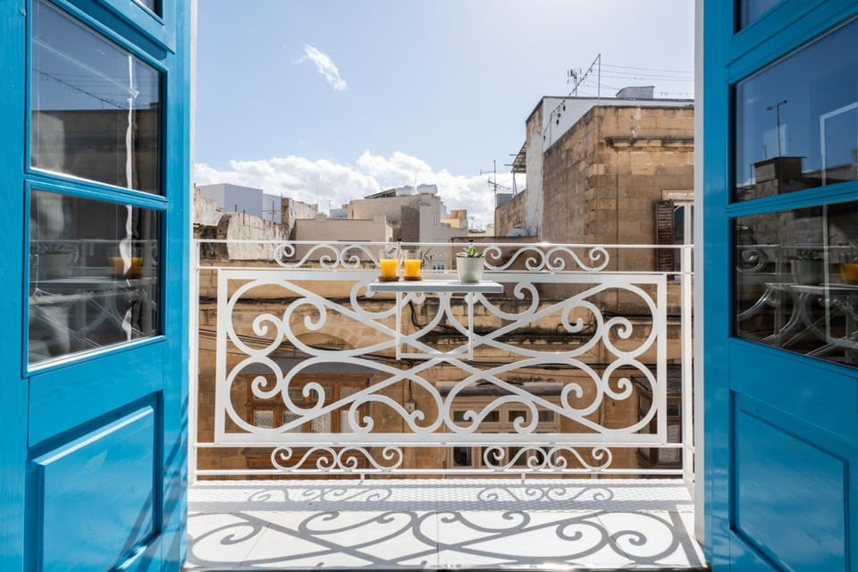 Balcony/Terrace, City view, Street view