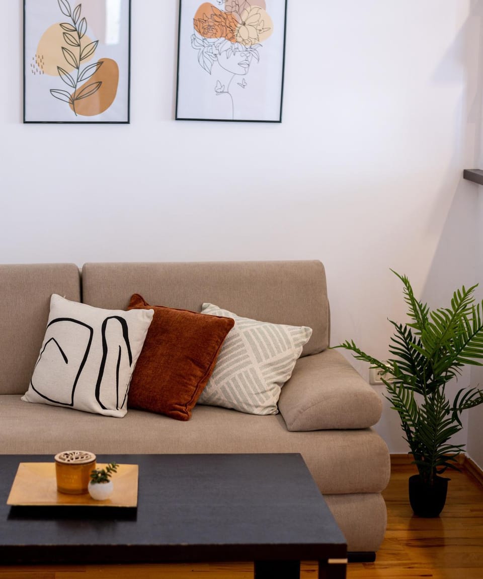 Living room, Seating area