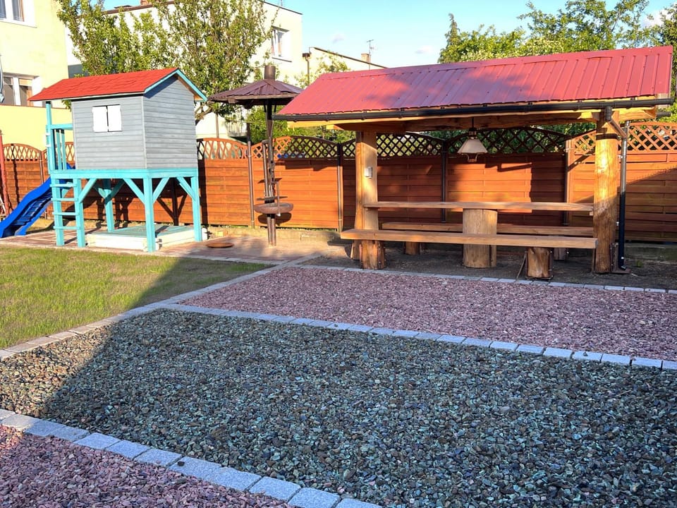 BBQ facilities, Garden, Seating area