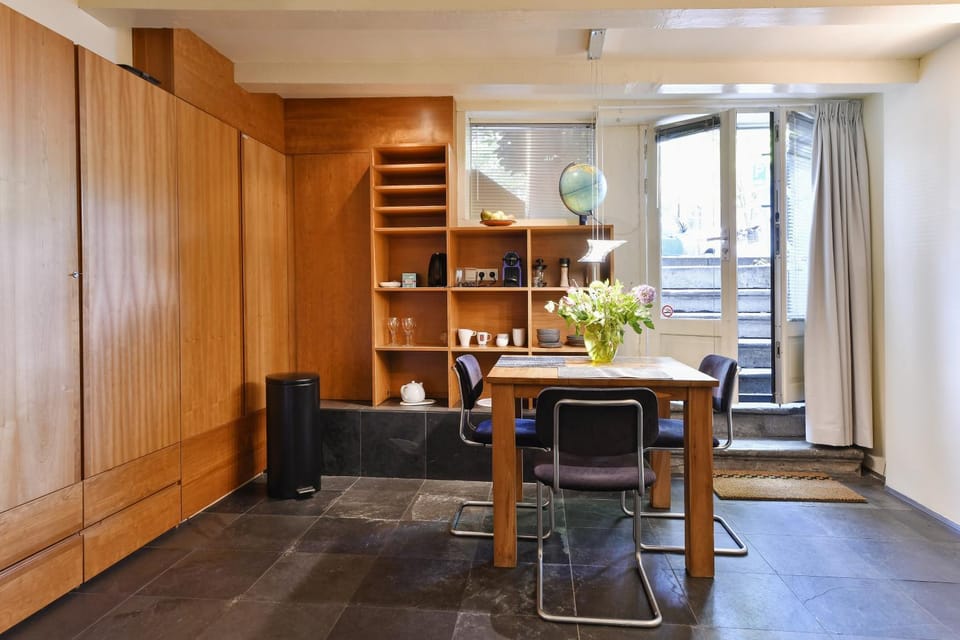 Coffee/tea facilities, Dining area