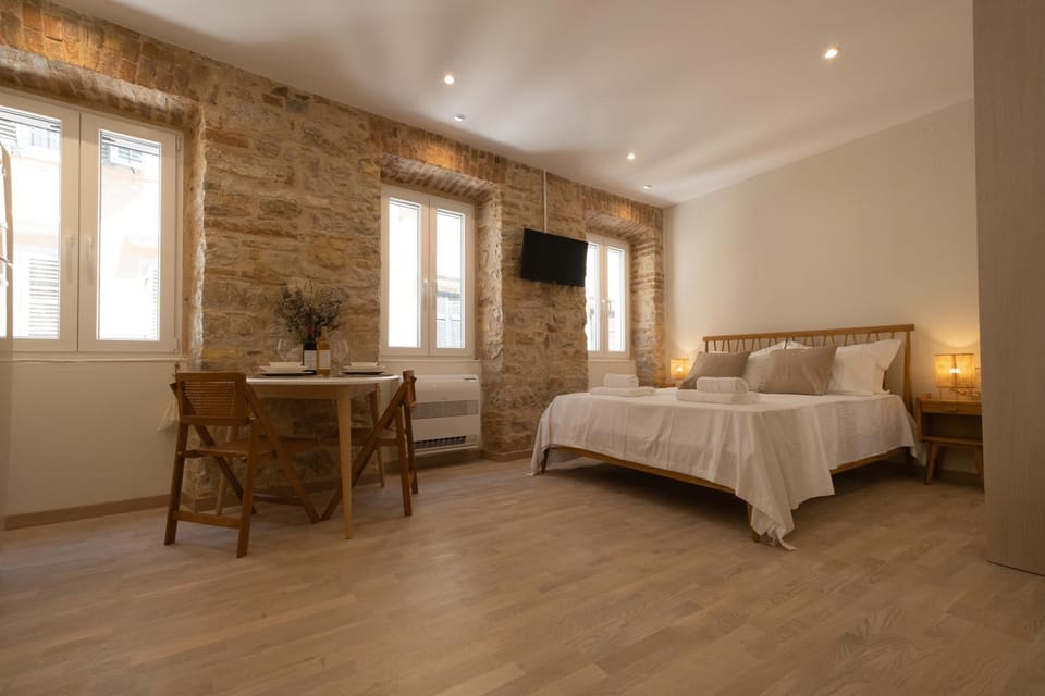 Photo of the whole room, Dining area, Bedroom
