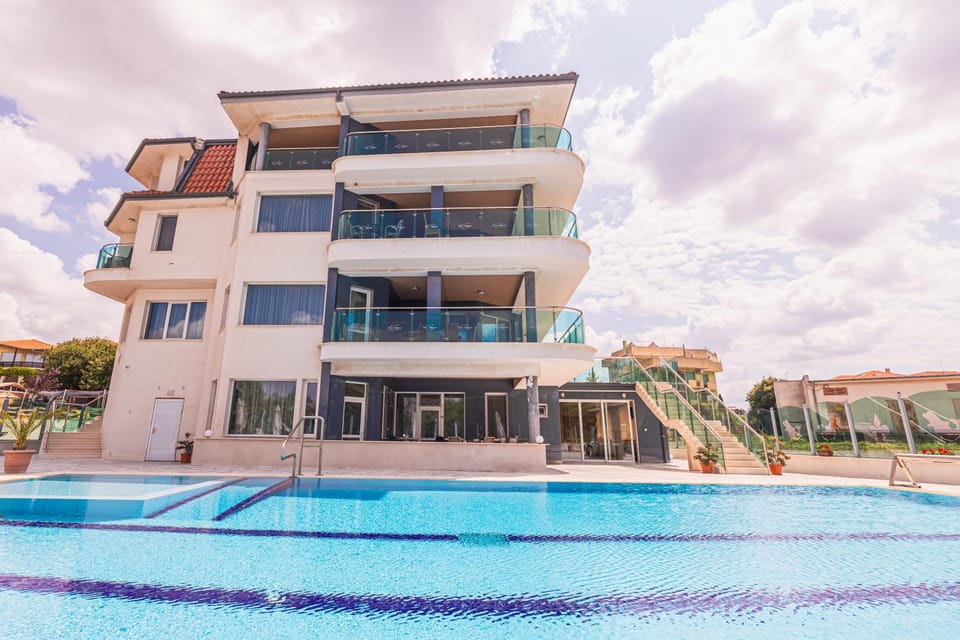 Property building, Swimming pool