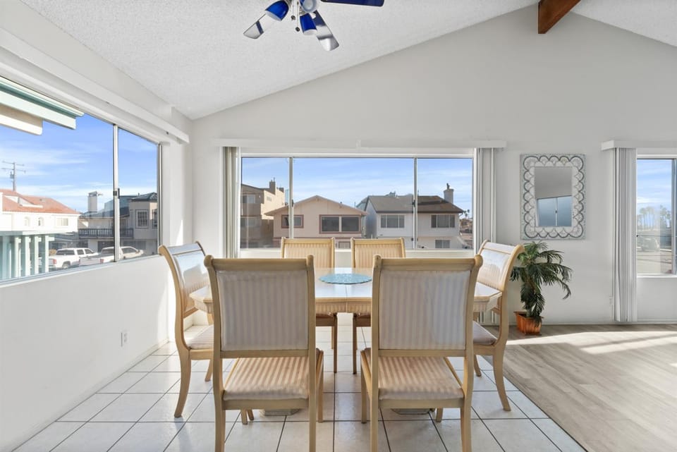 Ocean View Beach Stay w Pool Table & Bikes Apartment in Oxnard