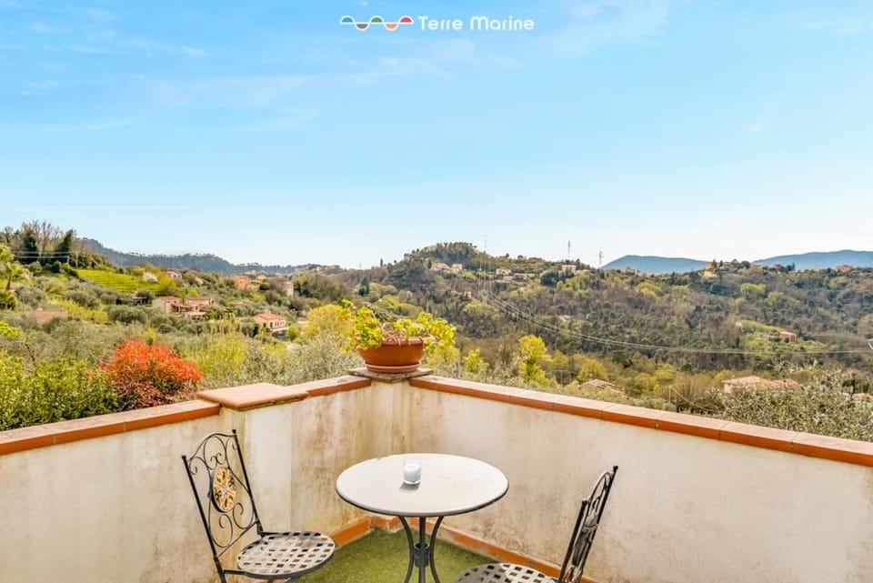 Villa in vino veritas, Terre Marine Bed and Breakfast in Province of Massa and Carrara