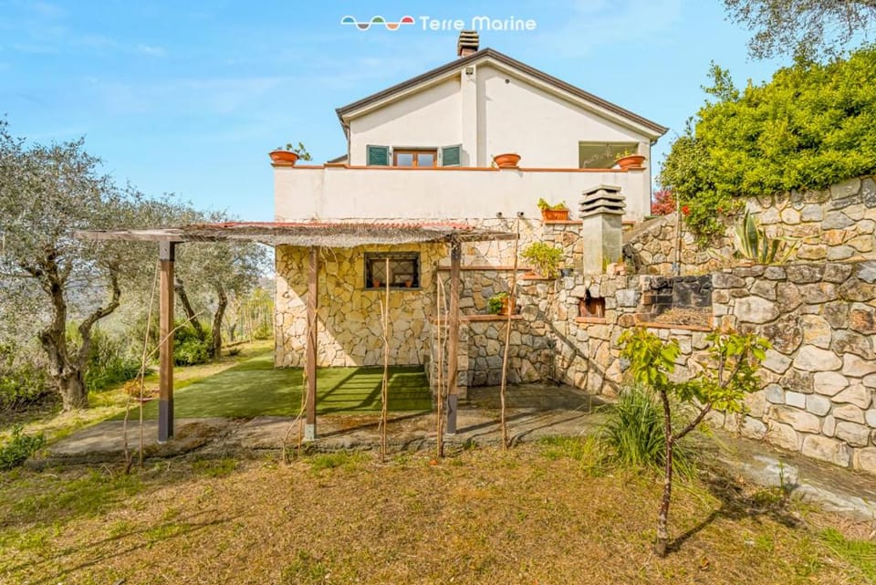 Villa in vino veritas, Terre Marine Bed and Breakfast in Province of Massa and Carrara