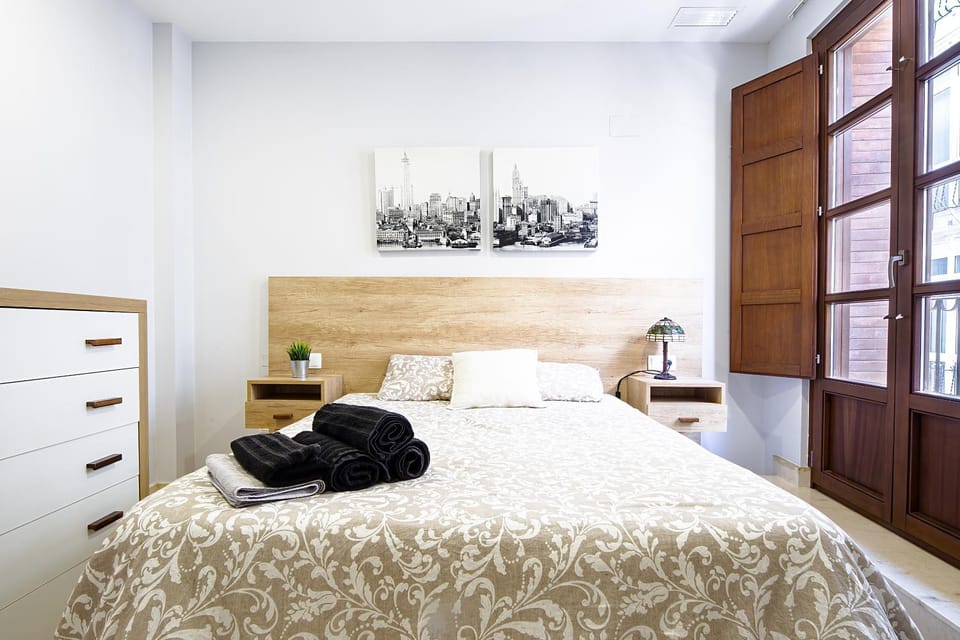Bed, Photo of the whole room, Bedroom, towels