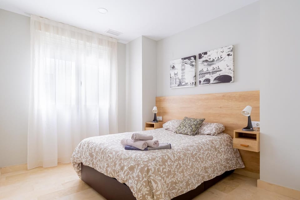 Photo of the whole room, Bedroom