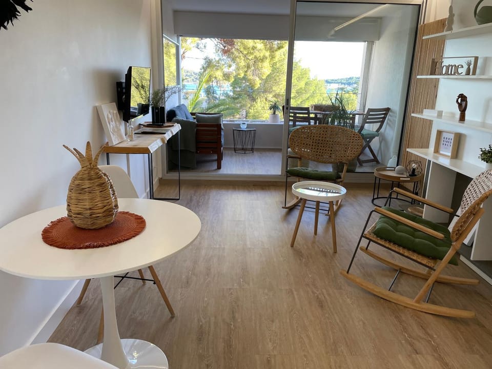 Charme & Calme-TAMARIS- Studio Vue mer - Piscine - Le Petit Olivier sur Mer Apartment in La Seyne-sur-Mer