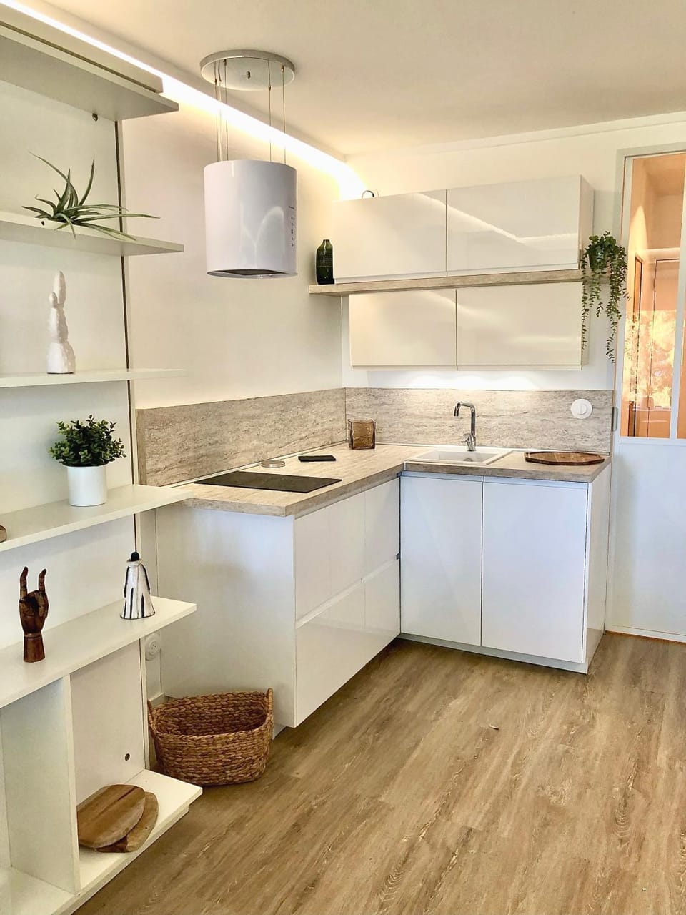 Kitchen or kitchenette