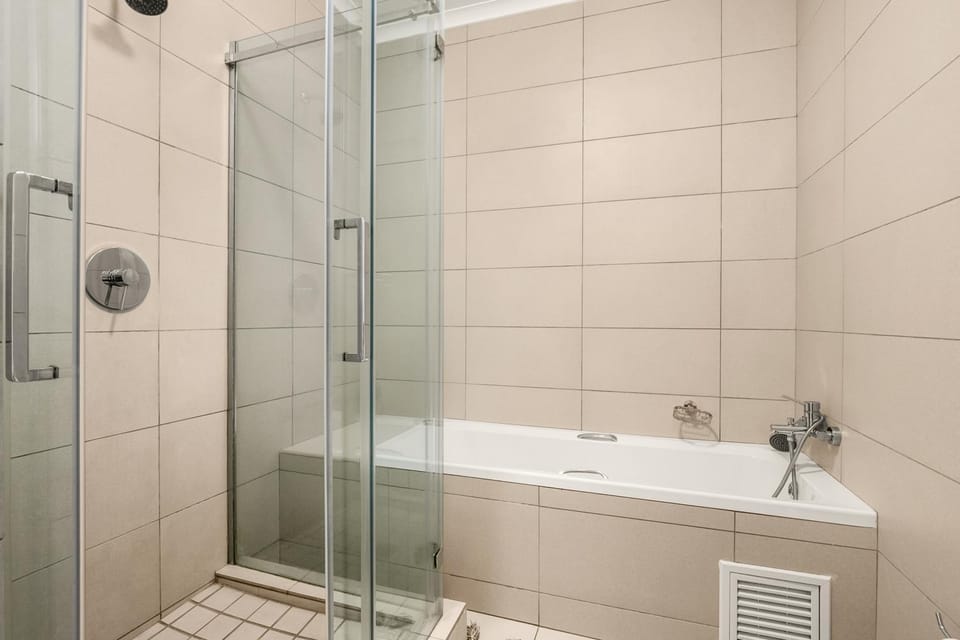 V&S Apartments - Immaculate Luxury Apartment in Fourways, Johannesburg Apartment in Sandton