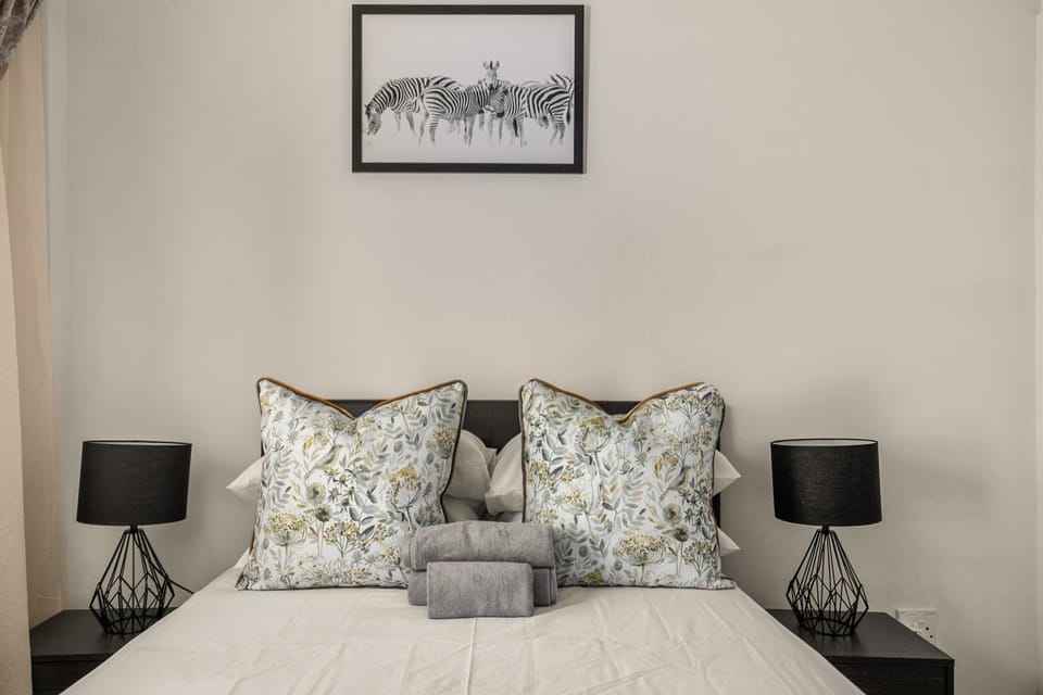 V&S Apartments - Immaculate Luxury Apartment in Fourways, Johannesburg Apartment in Sandton