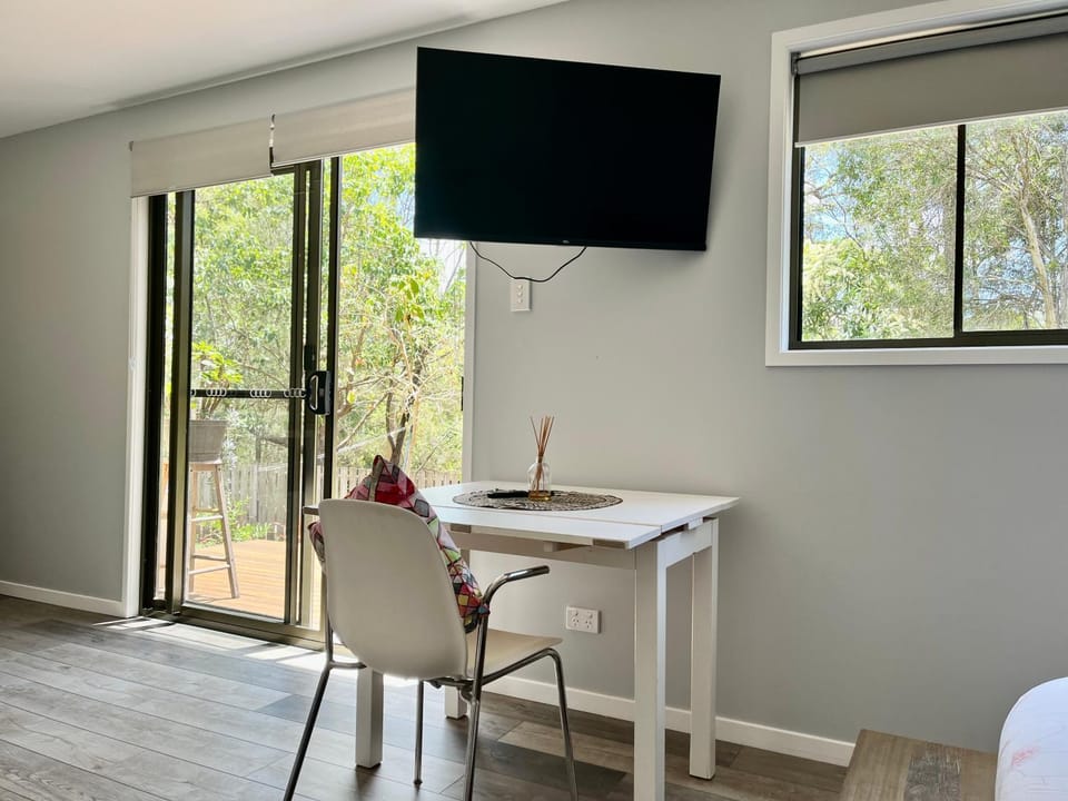 Stylish Guest Suite in Everton Hills Apartment in Brisbane