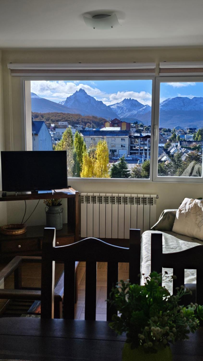 Living room, Dining area, Mountain view