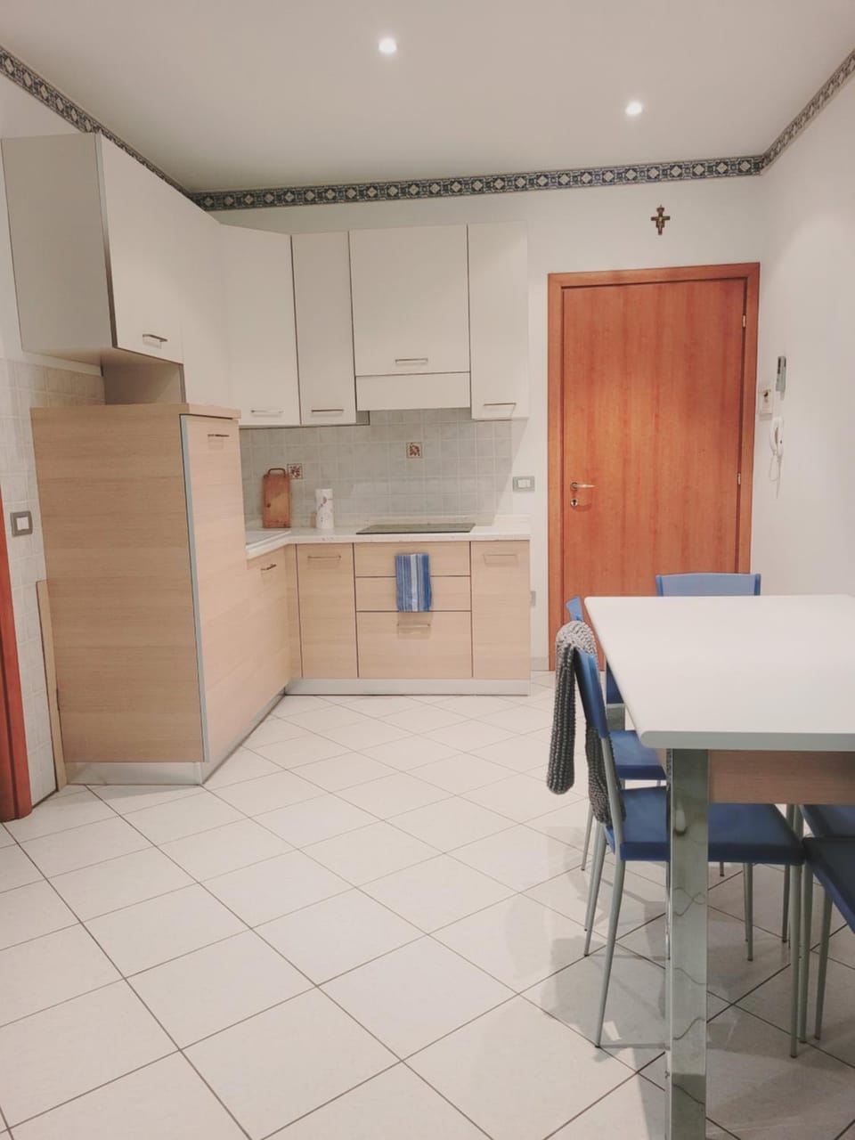 Kitchen or kitchenette, Dining area, minibar, oven, pet friendly, stove