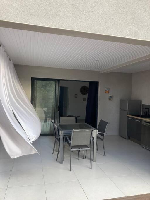 KAZ'ANTILLAISE APPT AVEC PISCINE TI MAEVA 3/4P. LE LAMENTIN Apartment in Martinique