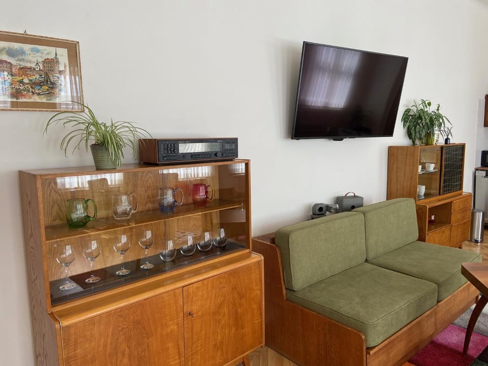 TV and multimedia, Kitchen or kitchenette, Living room, Seating area, minibar, oven
