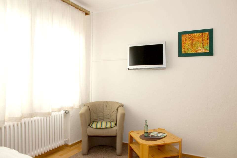 Photo of the whole room, Seating area