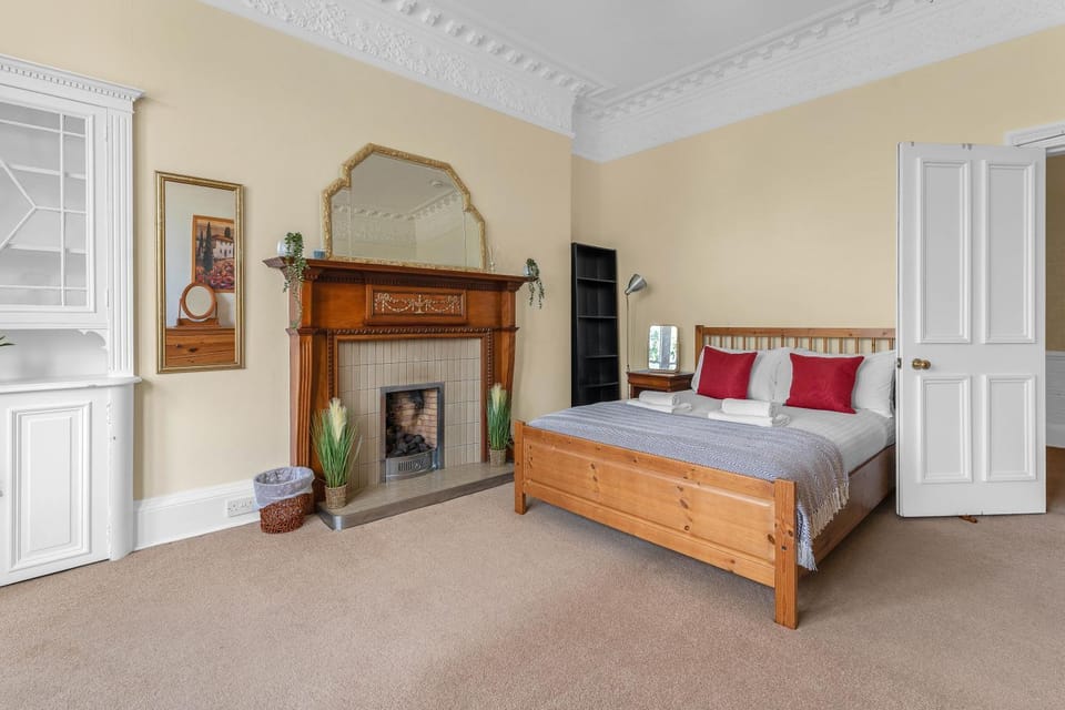 Bed, Bedroom, flat iron