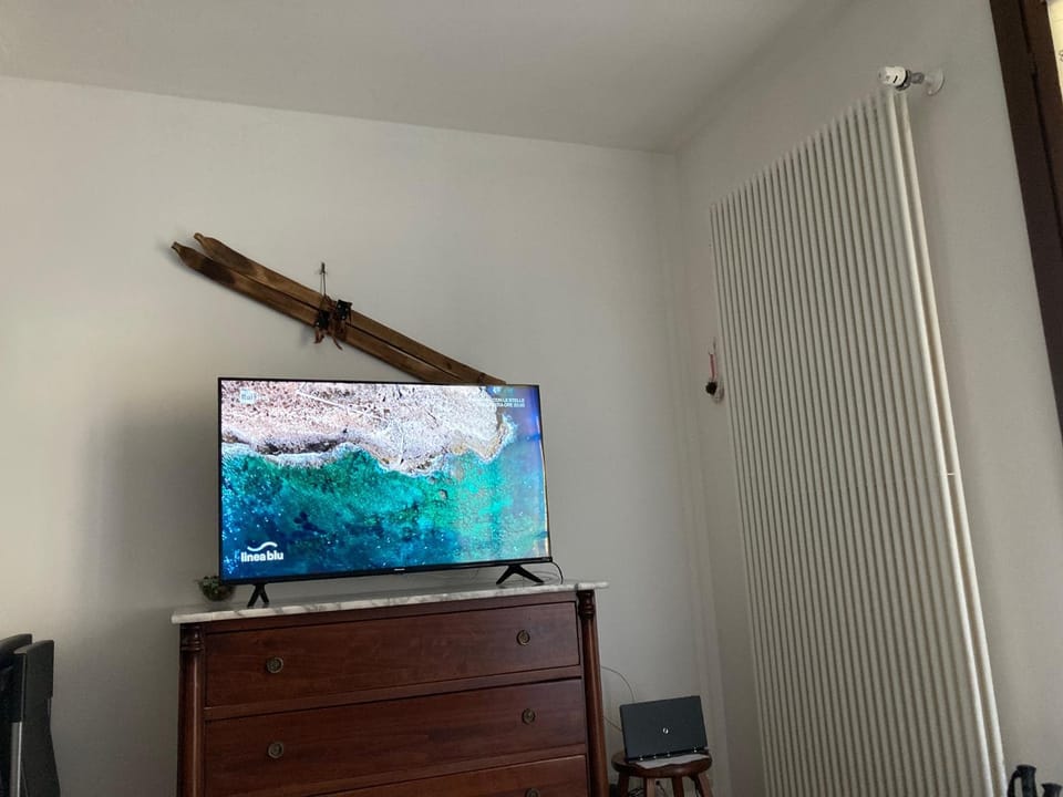 TV and multimedia, Living room, Seating area, internet