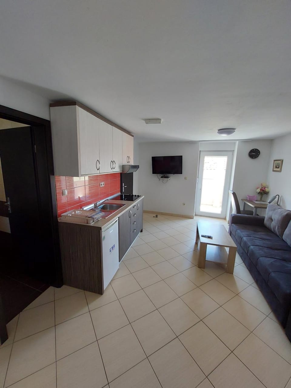 Kitchen or kitchenette, Living room