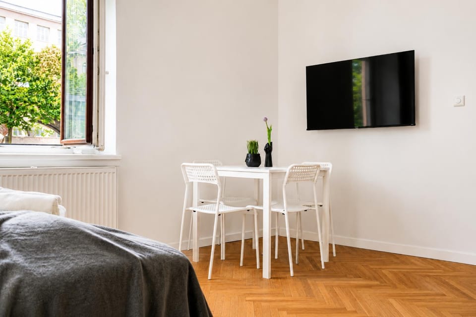 TV and multimedia, Seating area