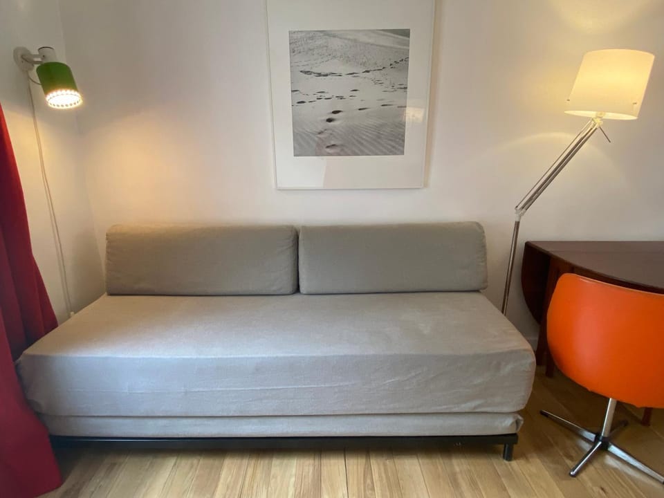 Bed, Living room