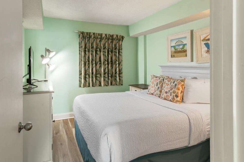 2 Story Direct Oceanfront Penthouse- Sandy Beach Resort 1116- Sleeps 6! House in Myrtle Beach