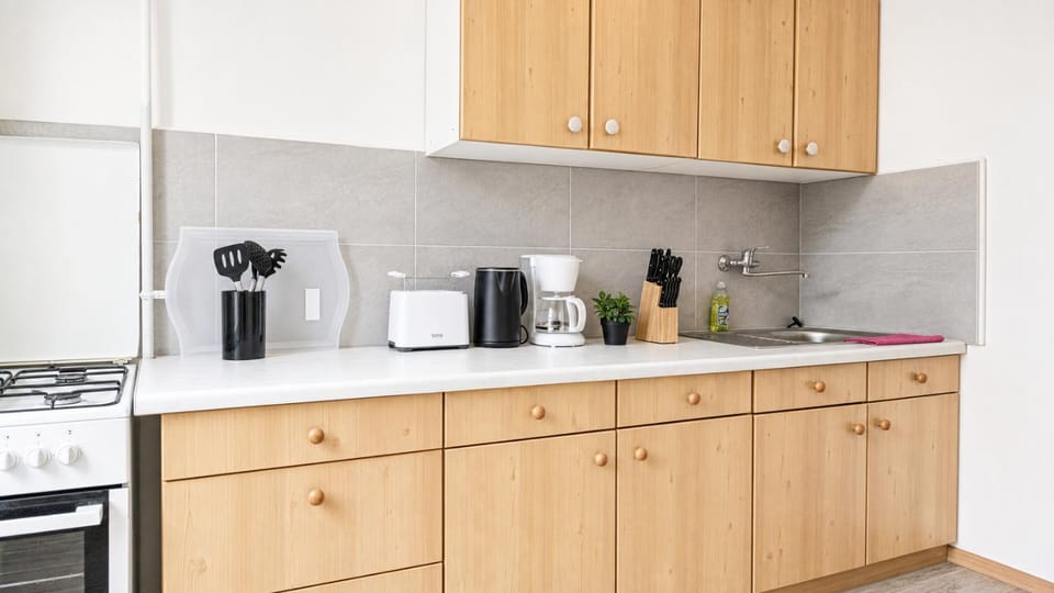 Property building, Coffee/tea facilities, Kitchen or kitchenette, minibar, stove