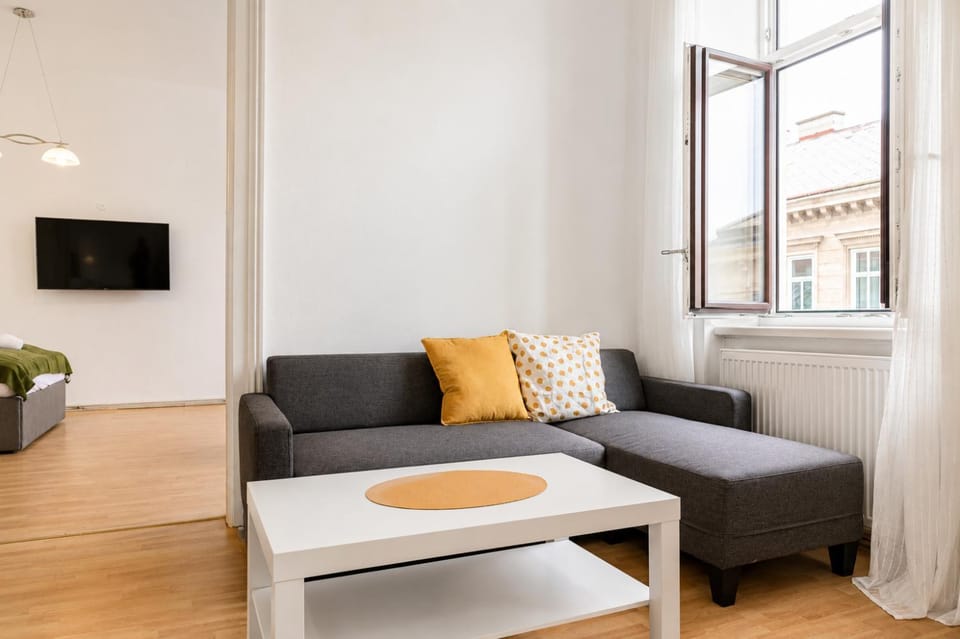 TV and multimedia, Seating area