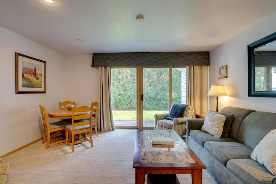 'Door County Getaway' - Walk to State Park! House in Door County