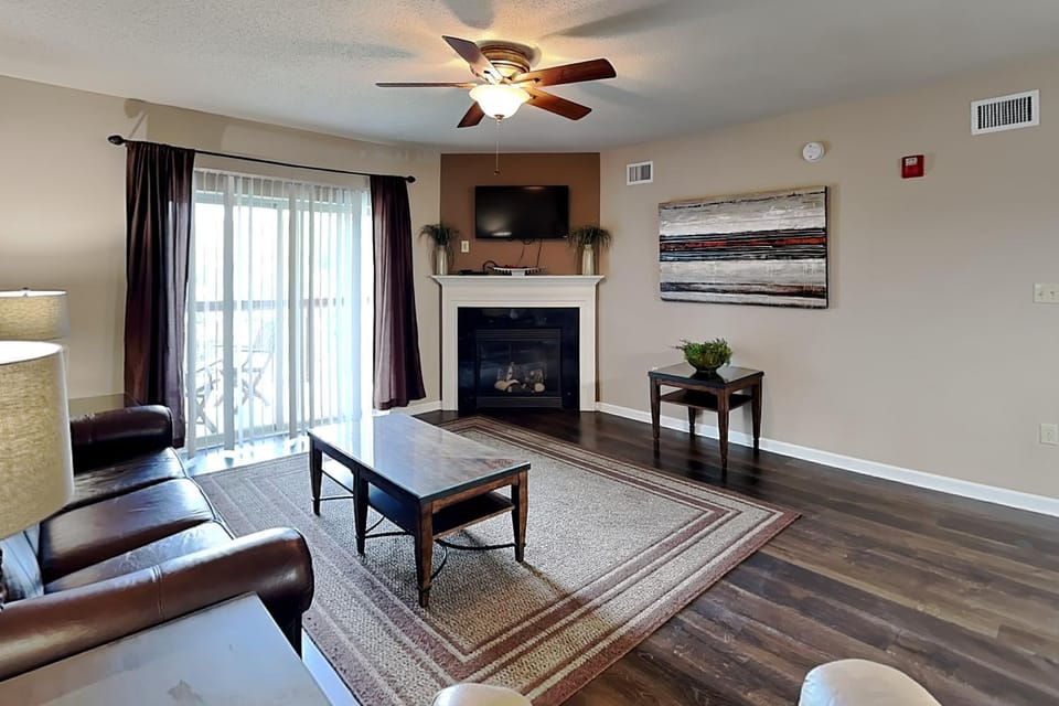 TV and multimedia, Living room, Seating area, fireplace, furniture, air conditioner