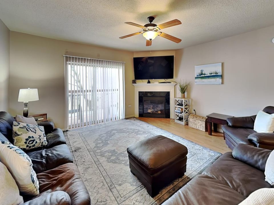 TV and multimedia, Living room, fireplace