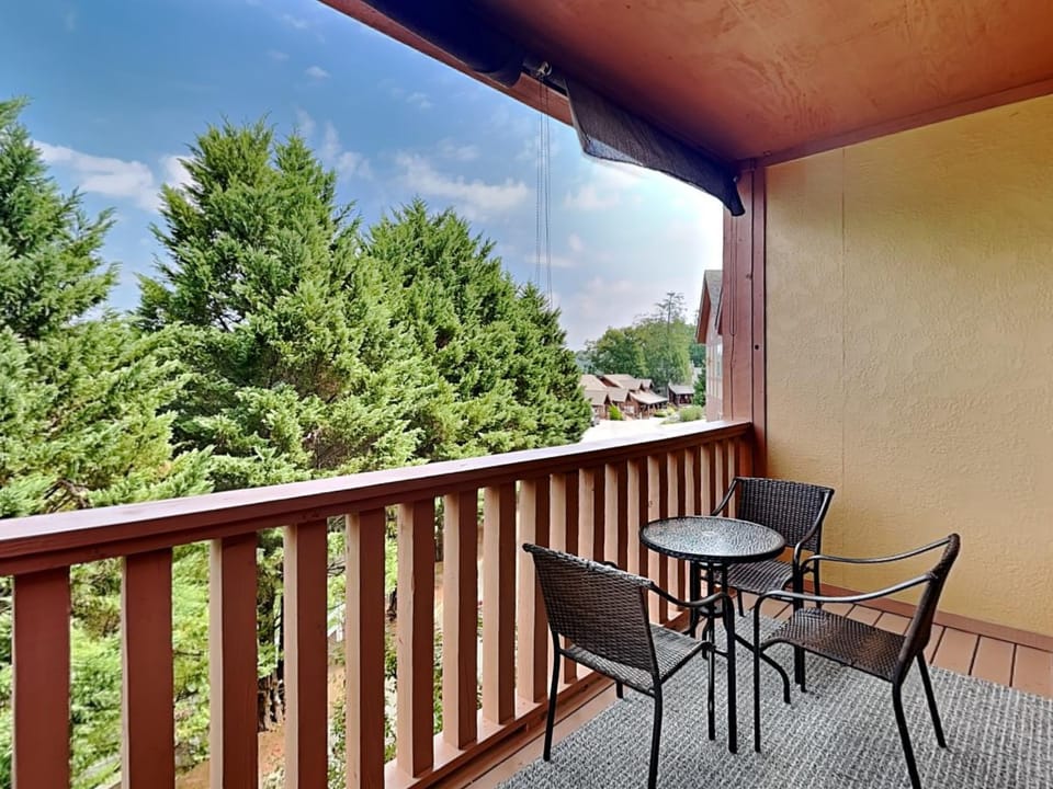 Natural landscape, Balcony/Terrace, Seating area
