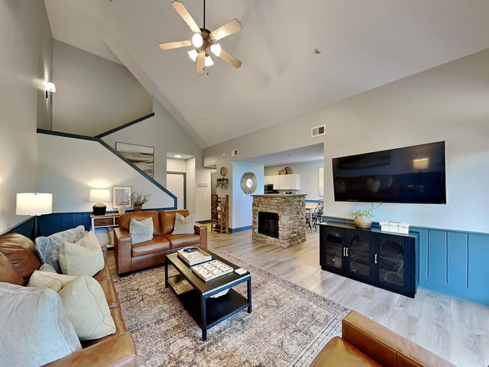 TV and multimedia, Living room, Seating area, fireplace, furniture