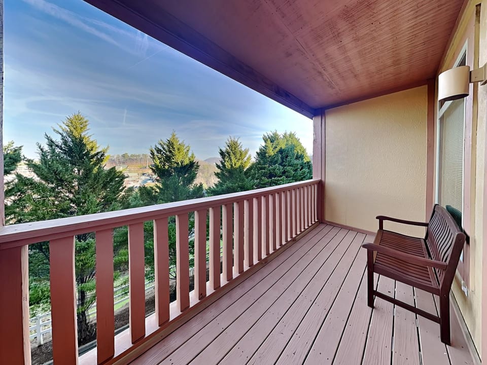 Balcony/Terrace, Seating area, Mountain view