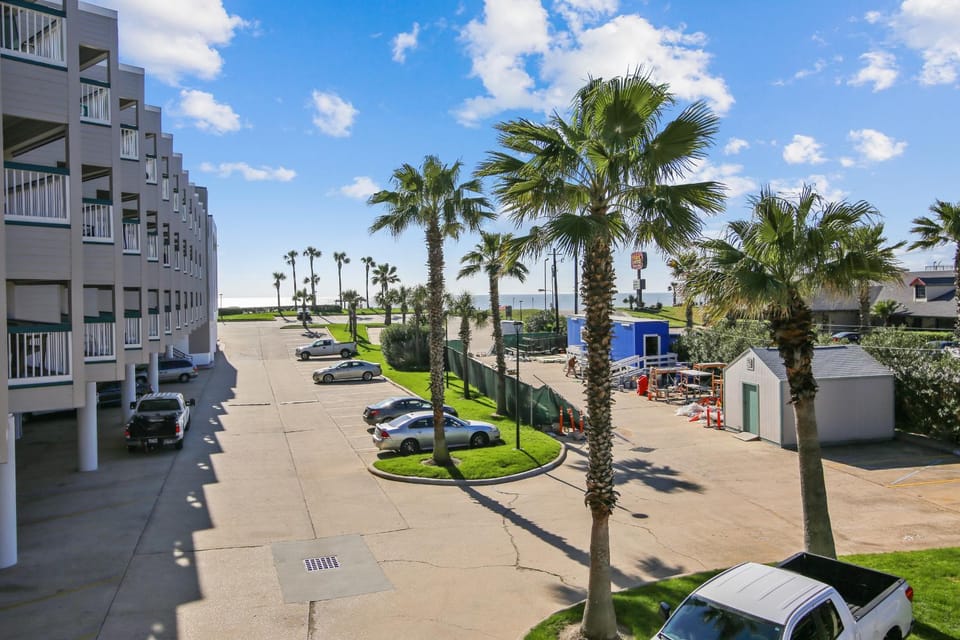 Property building, Neighbourhood, Natural landscape, View (from property/room), Beach, Sea view, Parking