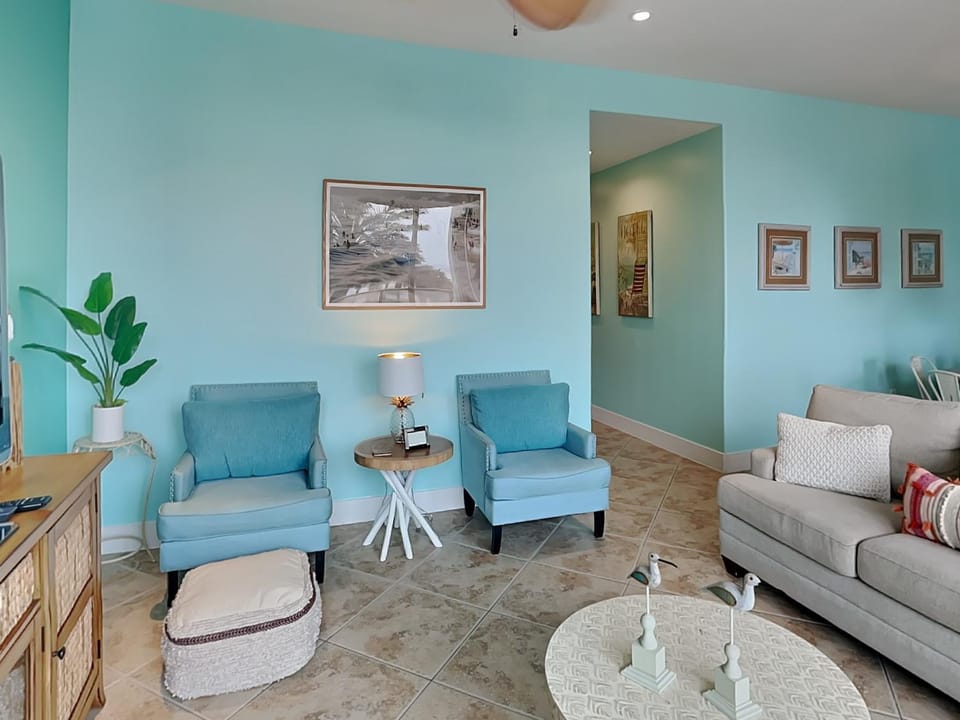 Living room, Seating area, furniture