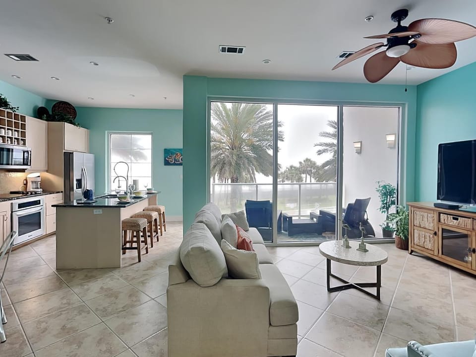 TV and multimedia, Balcony/Terrace, Kitchen or kitchenette, Living room, Seating area, furniture