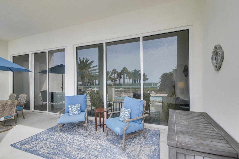 Patio, Balcony/Terrace, Seating area, Pool view, Swimming pool, furniture