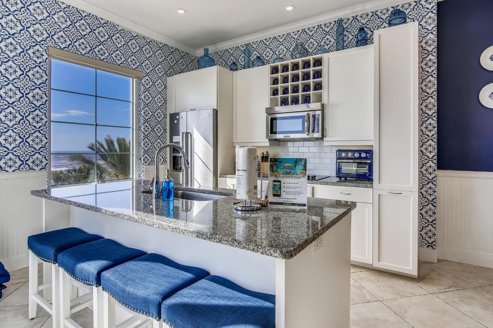 Kitchen or kitchenette, Sea view, microwave, oven, stove