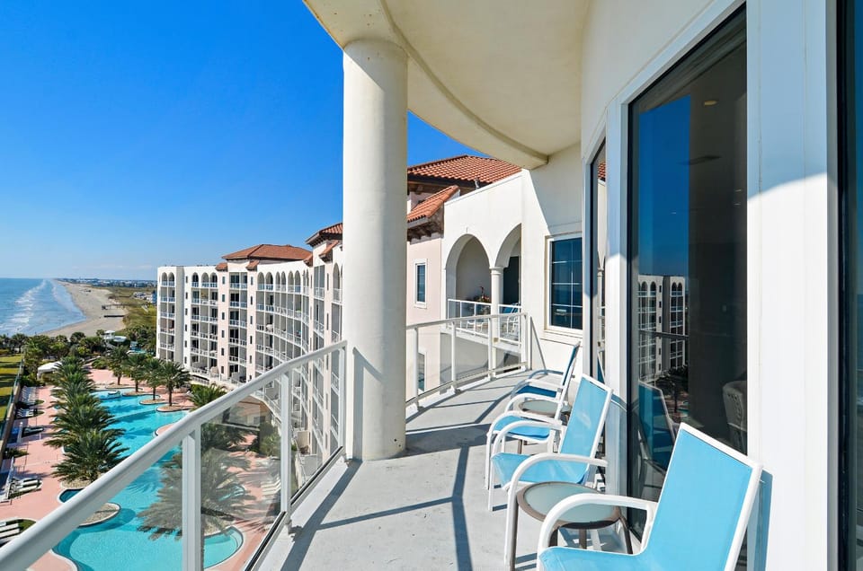 Property building, Balcony/Terrace, Seating area, Beach, Pool view, Sea view, Swimming pool