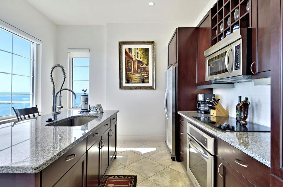Kitchen or kitchenette, Sea view, dishwasher, microwave, oven, toaster