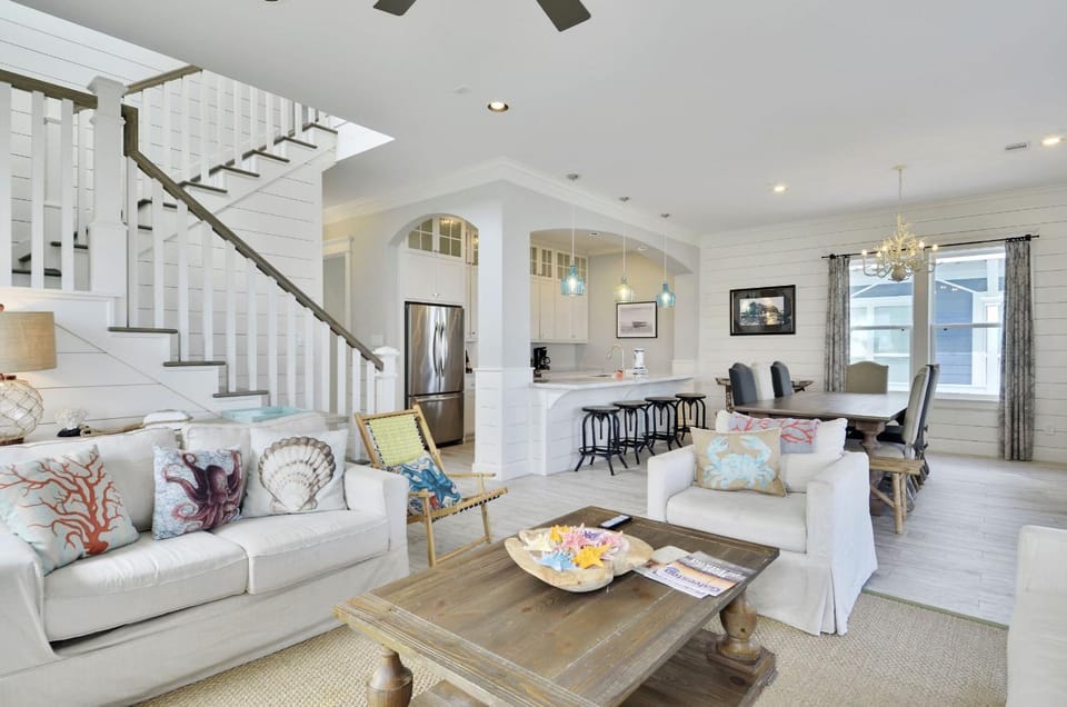Kitchen or kitchenette, Living room, Seating area, Dining area, furniture