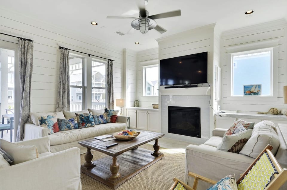 TV and multimedia, Balcony/Terrace, Living room, Seating area, fireplace, furniture